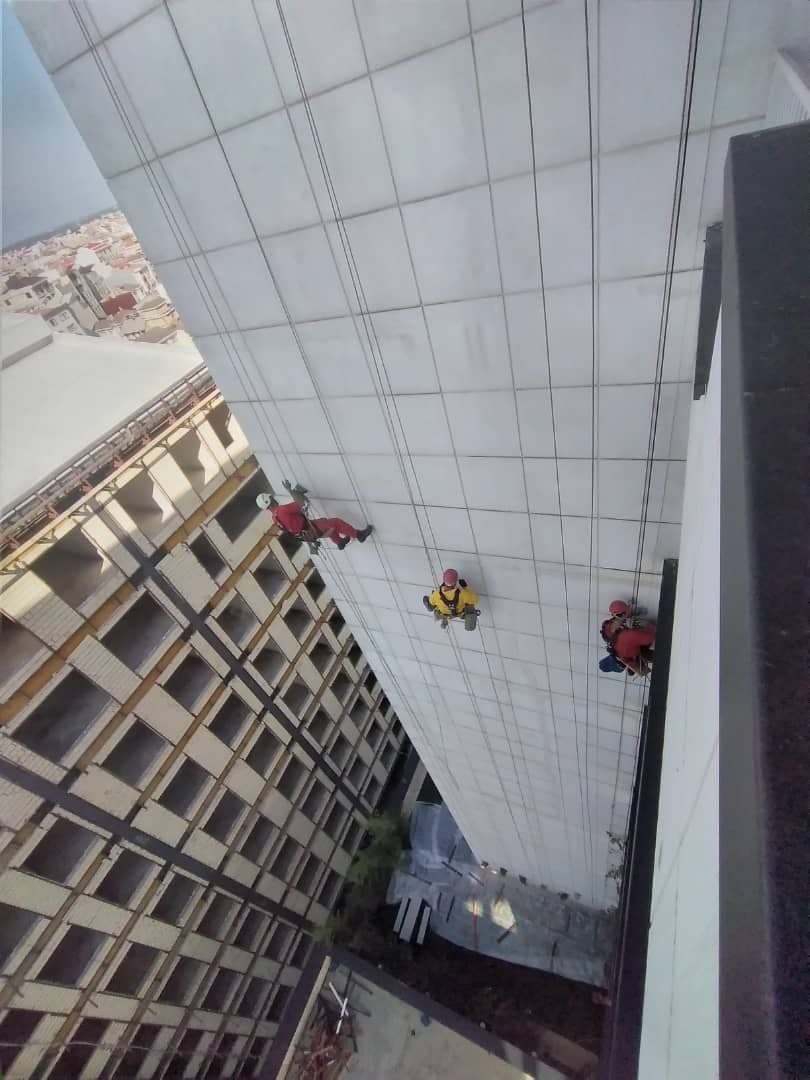 اجرا و فروش چسب پودری رنگ و عایق جایگزین ایزوگام دکتر عایق در رشت