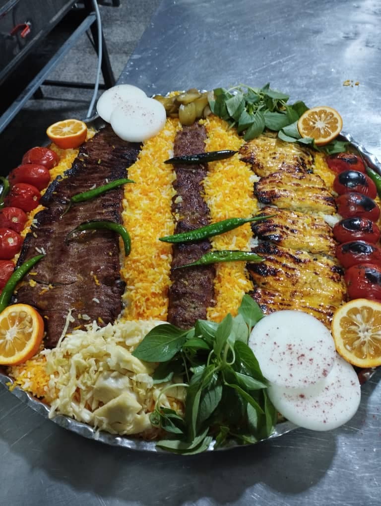 رستوران ارومیه شمزینی در نوشین شهر