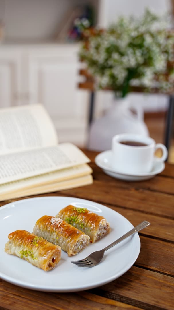 باقلوا و حلوای شیرونه در تبریز