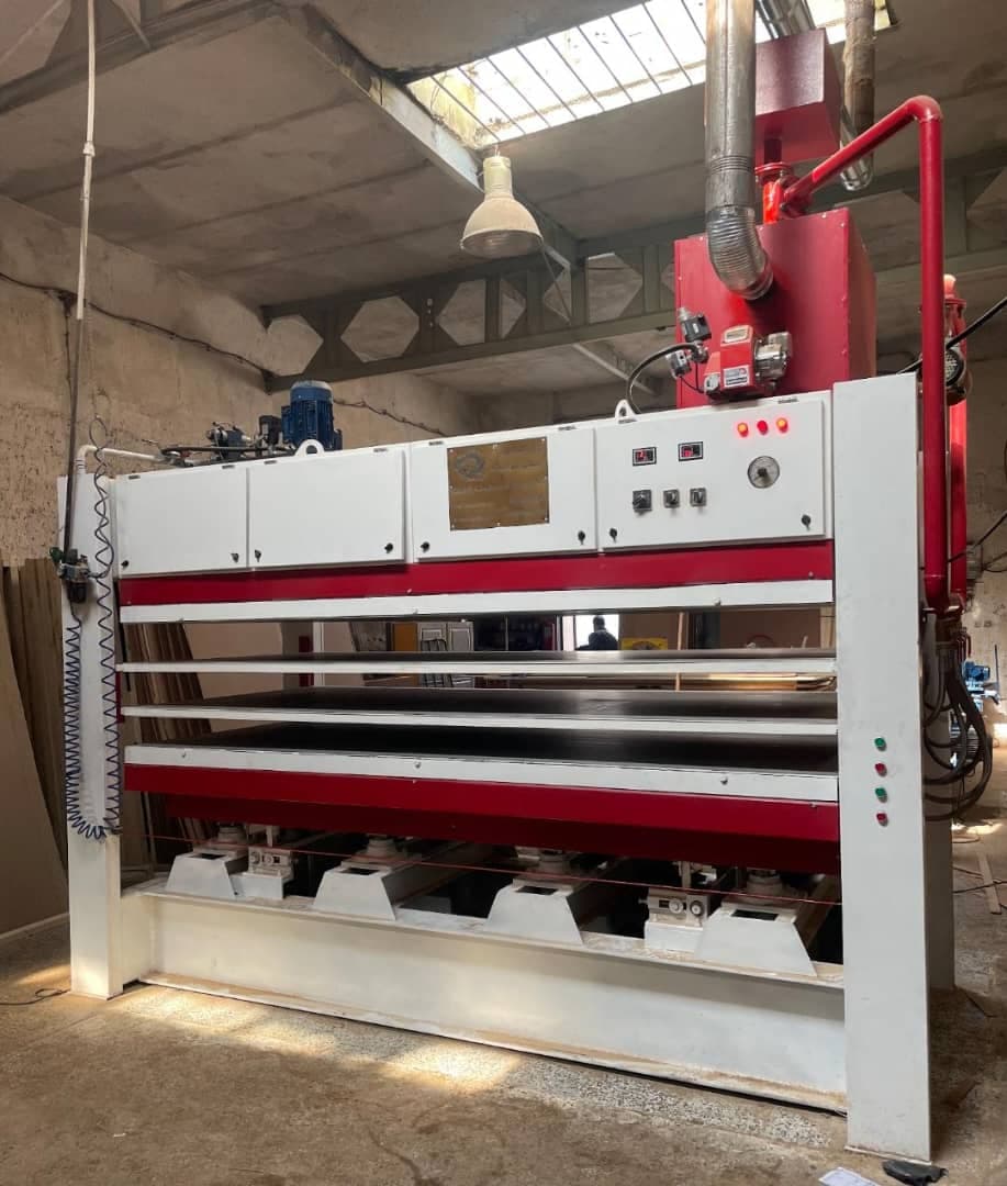 فروش و ساخت ماشین آلات پرس نجاری و صنعتی نیوتکنیک در اصفهان