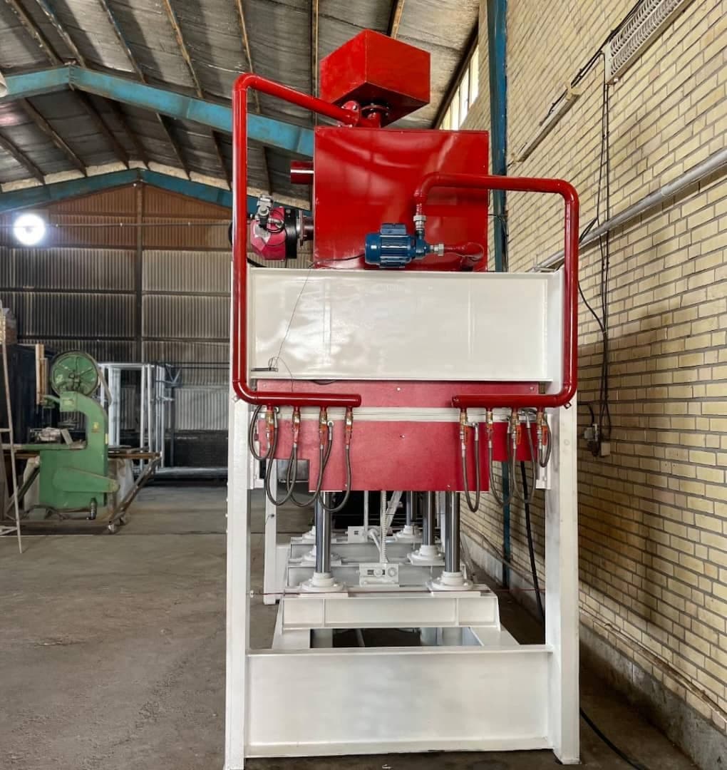 فروش و ساخت ماشین آلات پرس نجاری و صنعتی نیوتکنیک در اصفهان