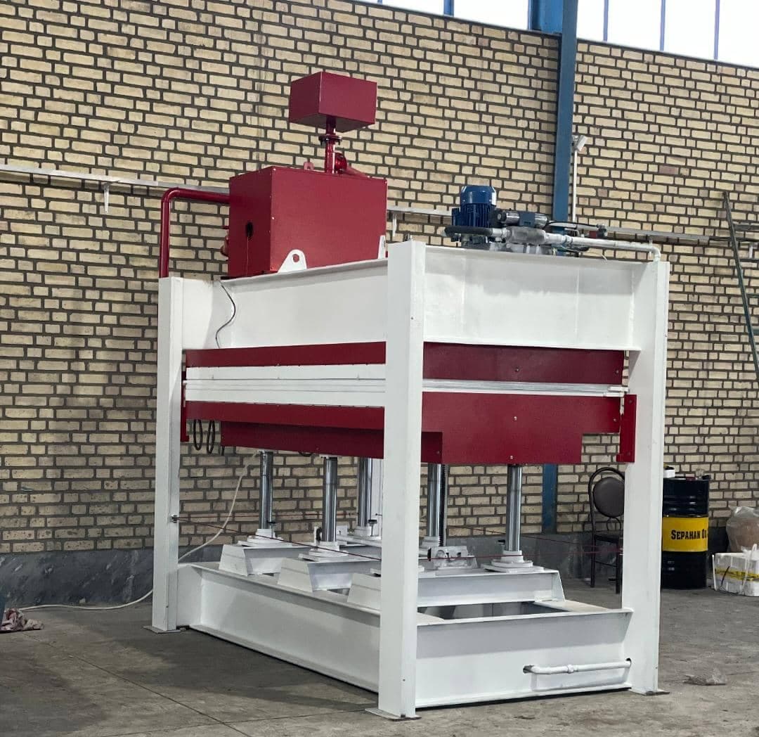 فروش و ساخت ماشین آلات پرس نجاری و صنعتی نیوتکنیک در اصفهان