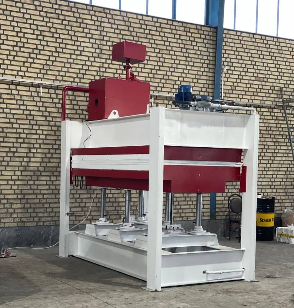 فروش و ساخت ماشین آلات پرس نجاری و صنعتی نیوتکنیک در اصفهان