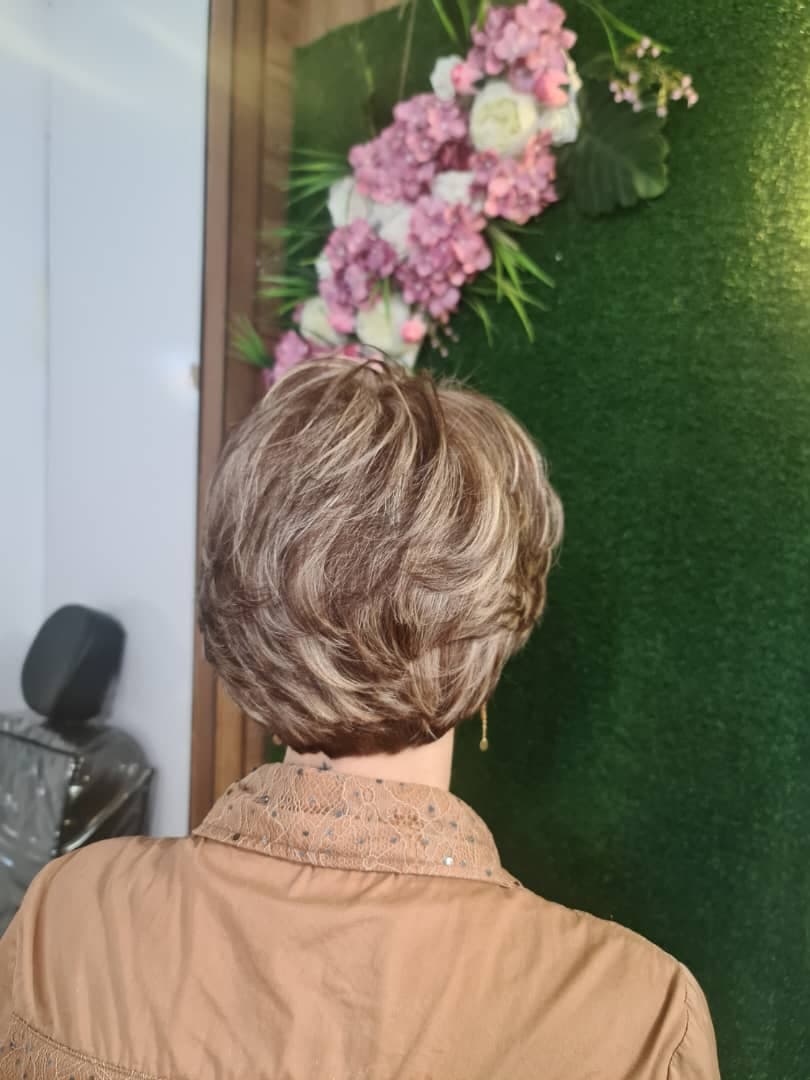 سالن تخصصی رنگ و لایت رزا در فیض اصفهان