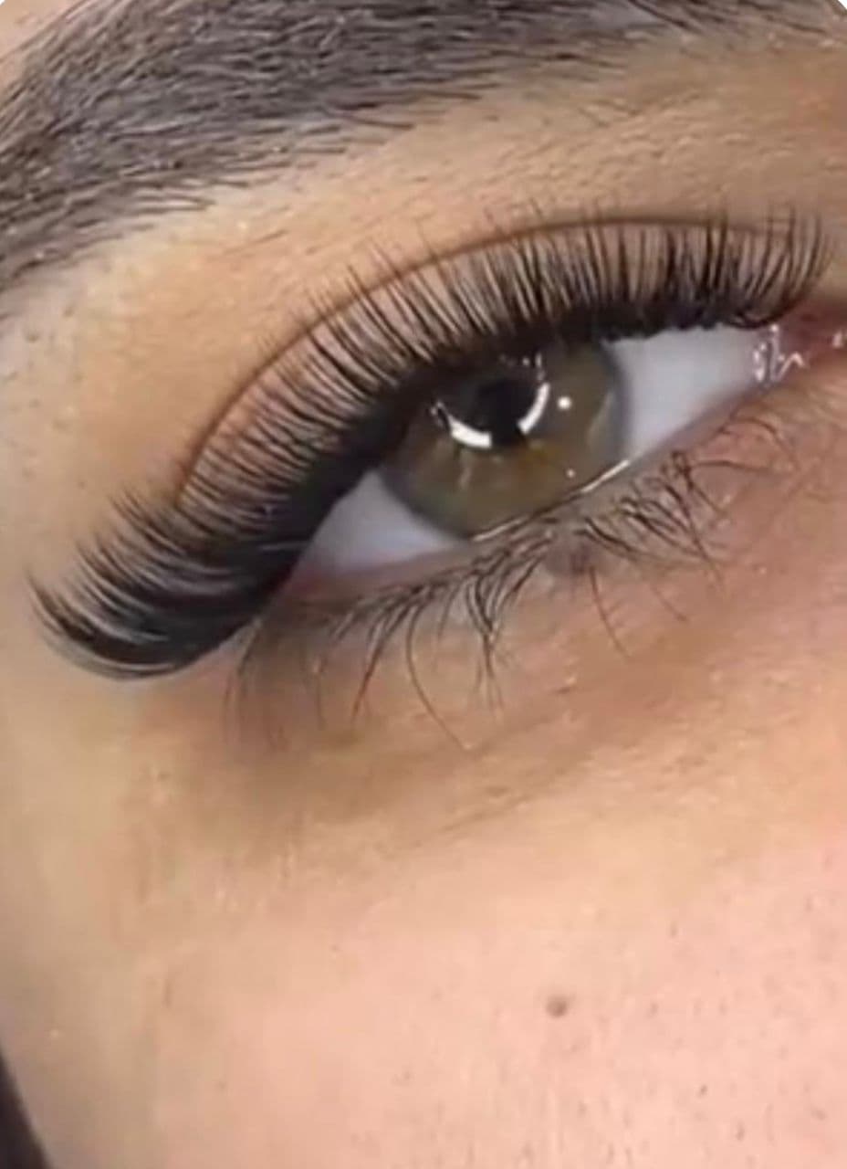 آموزش و خدمات تخصصی اکستنشن مژه والیوم فرح اسدالله پور در رفسنجان