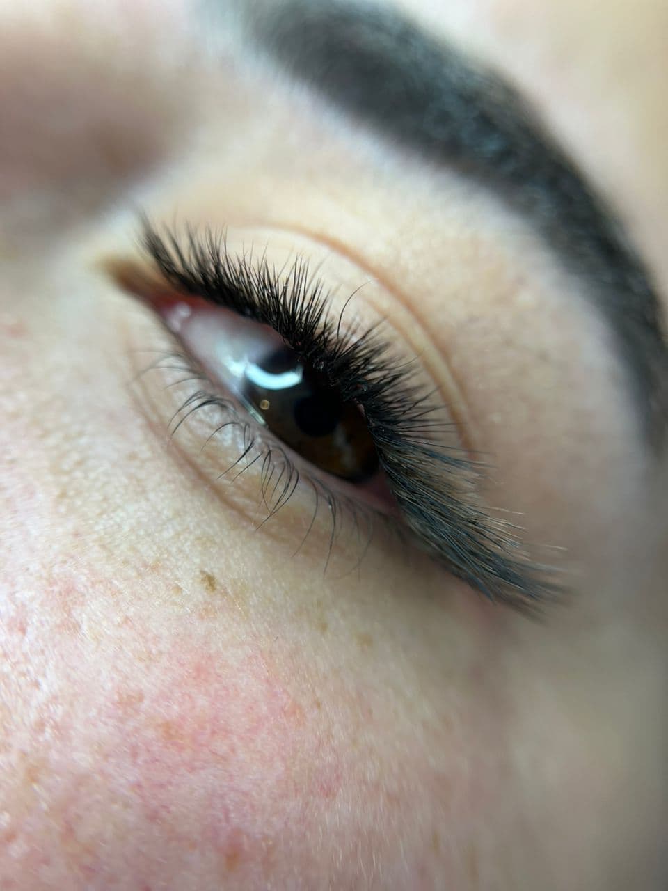 آموزش و خدمات تخصصی اکستنشن مژه والیوم فرح اسدالله پور در رفسنجان