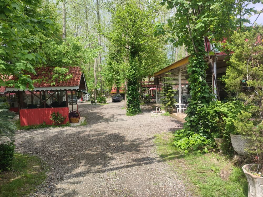 باغ رستوران احسان به مدیریت احمد گرامی در جاده آستانه به رشت