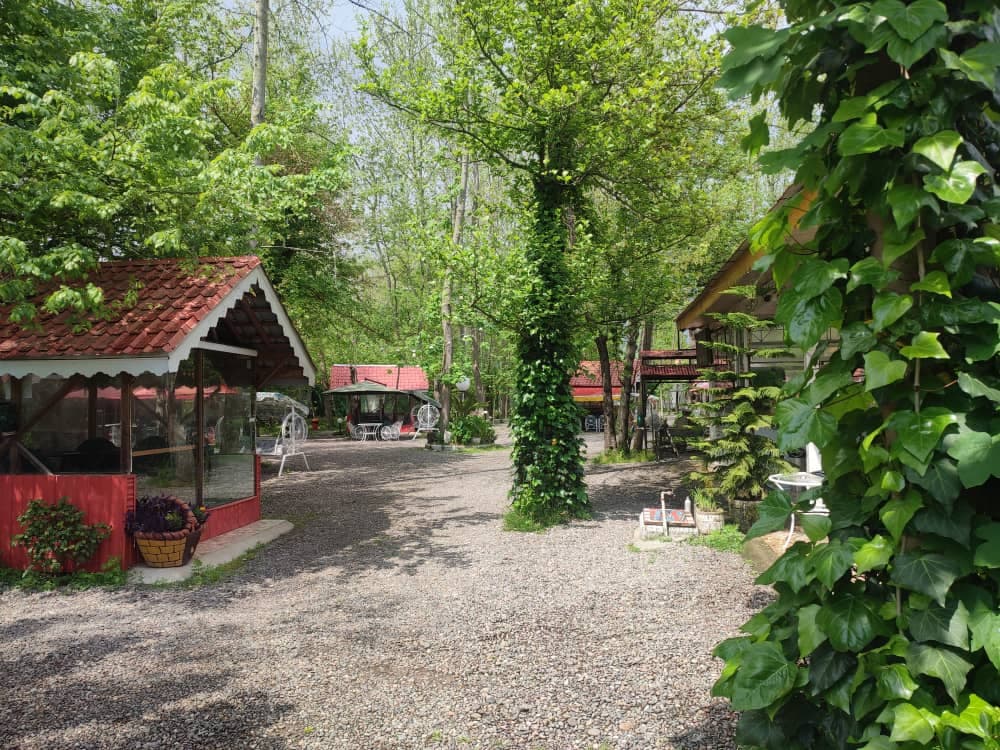 باغ رستوران احسان به مدیریت احمد گرامی در جاده آستانه به رشت