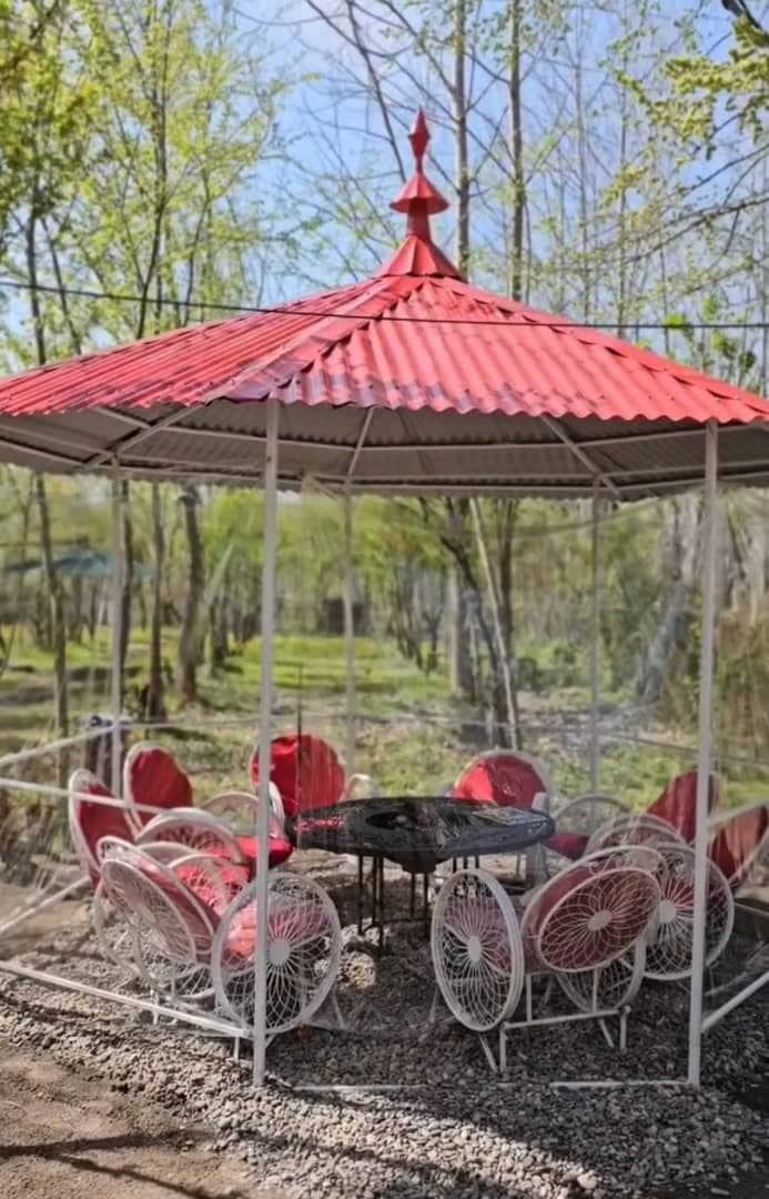 باغ رستوران احسان به مدیریت احمد گرامی در جاده آستانه به رشت