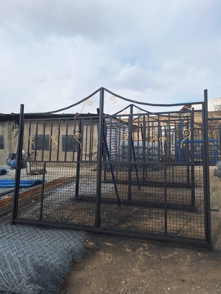 کارگاه تولید فنس و پایه فنس بتنی فلزی میرزایی در مشکین شهر