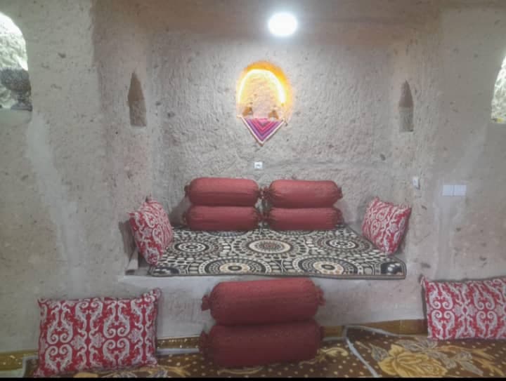 اقامتگاه صخره ای احمدی در تبریز