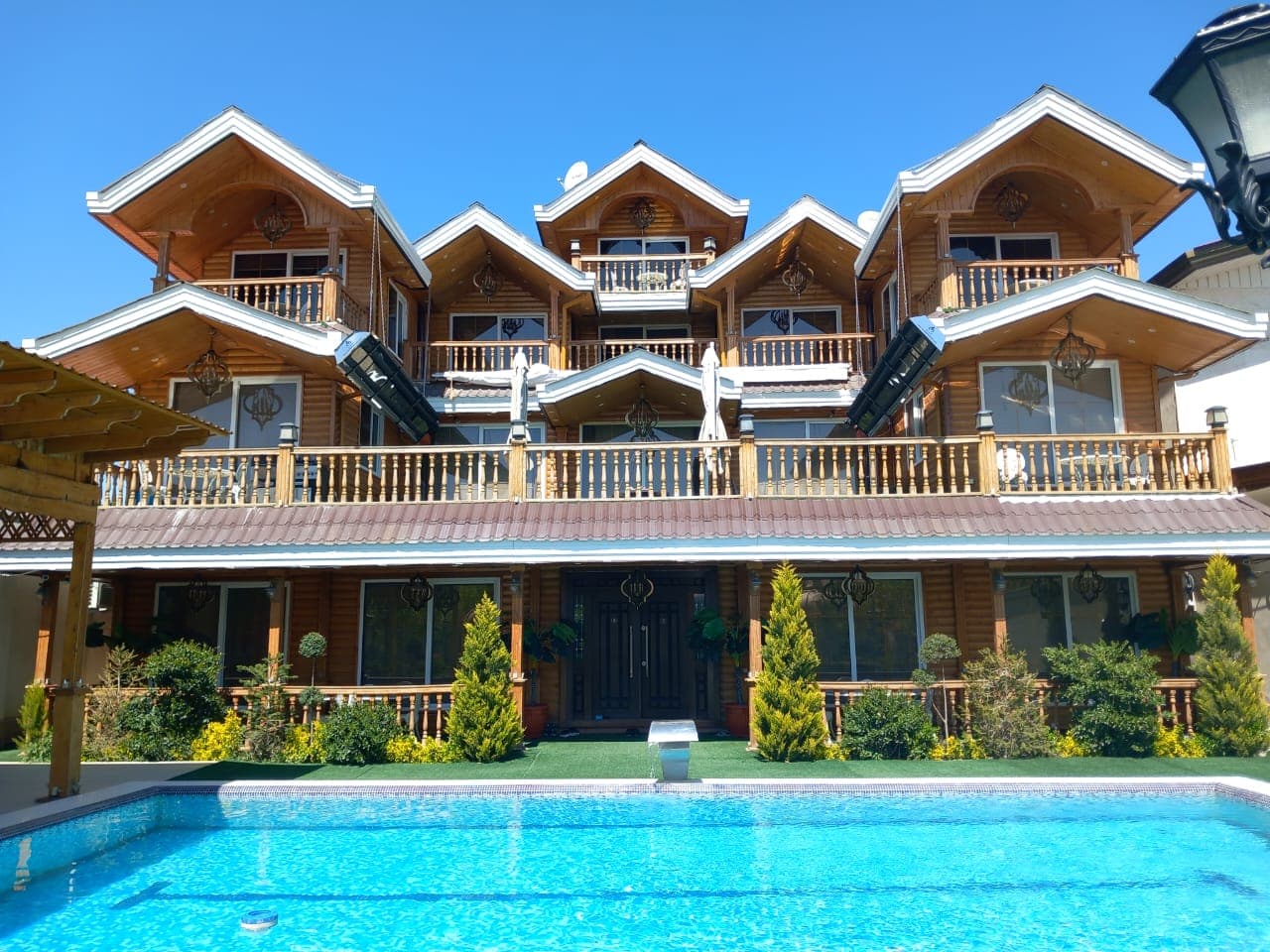 ساخت کلبه و آلاچیق چوبی آرتن وود در کردان کرج