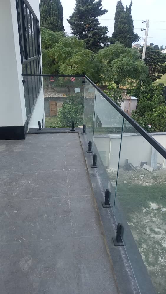 فروش و نصب نرده استیل و شیشه ای تک استیل در رشت