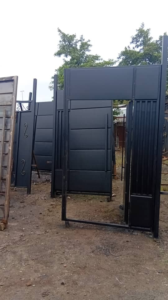 تولیدی درب فلزی حیاط و پارکینگ فتح خانی در رودسر