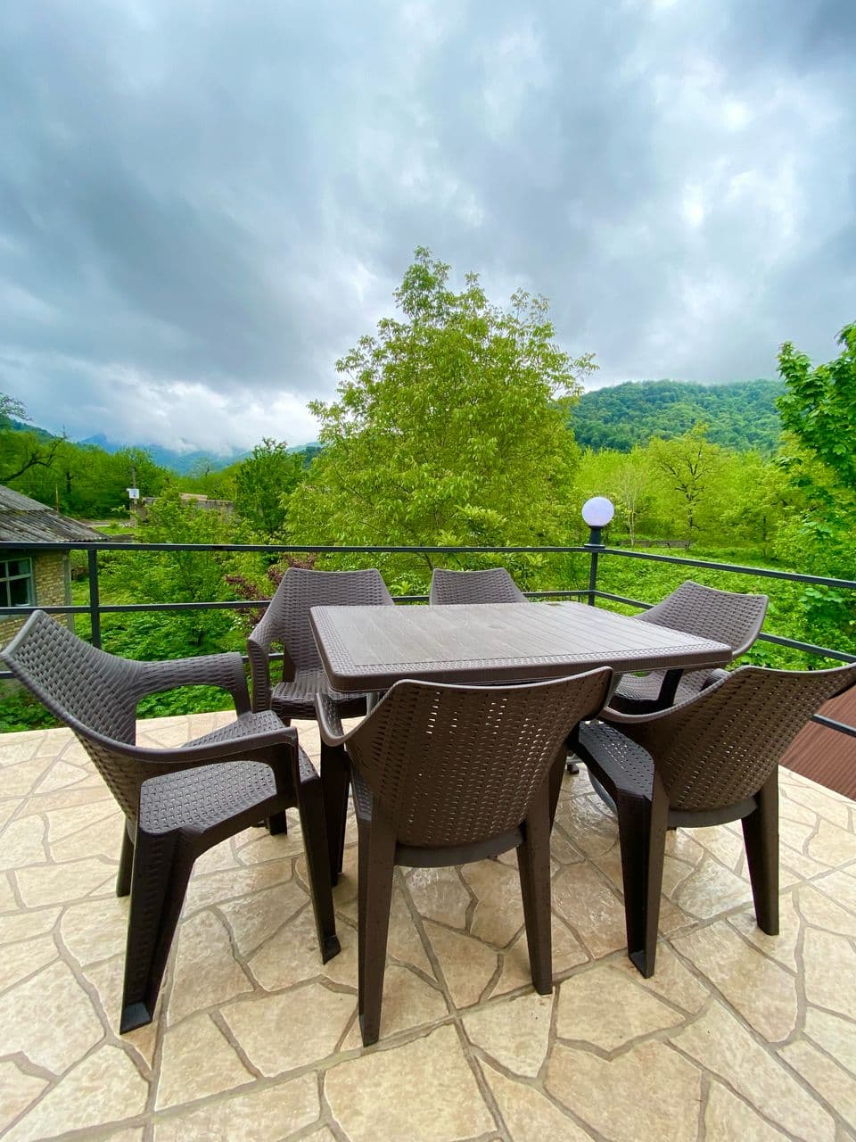 اجاره ی روزانه ویلا جنگلی استخردار احمدی مقدم در قلعه رودخان فومن