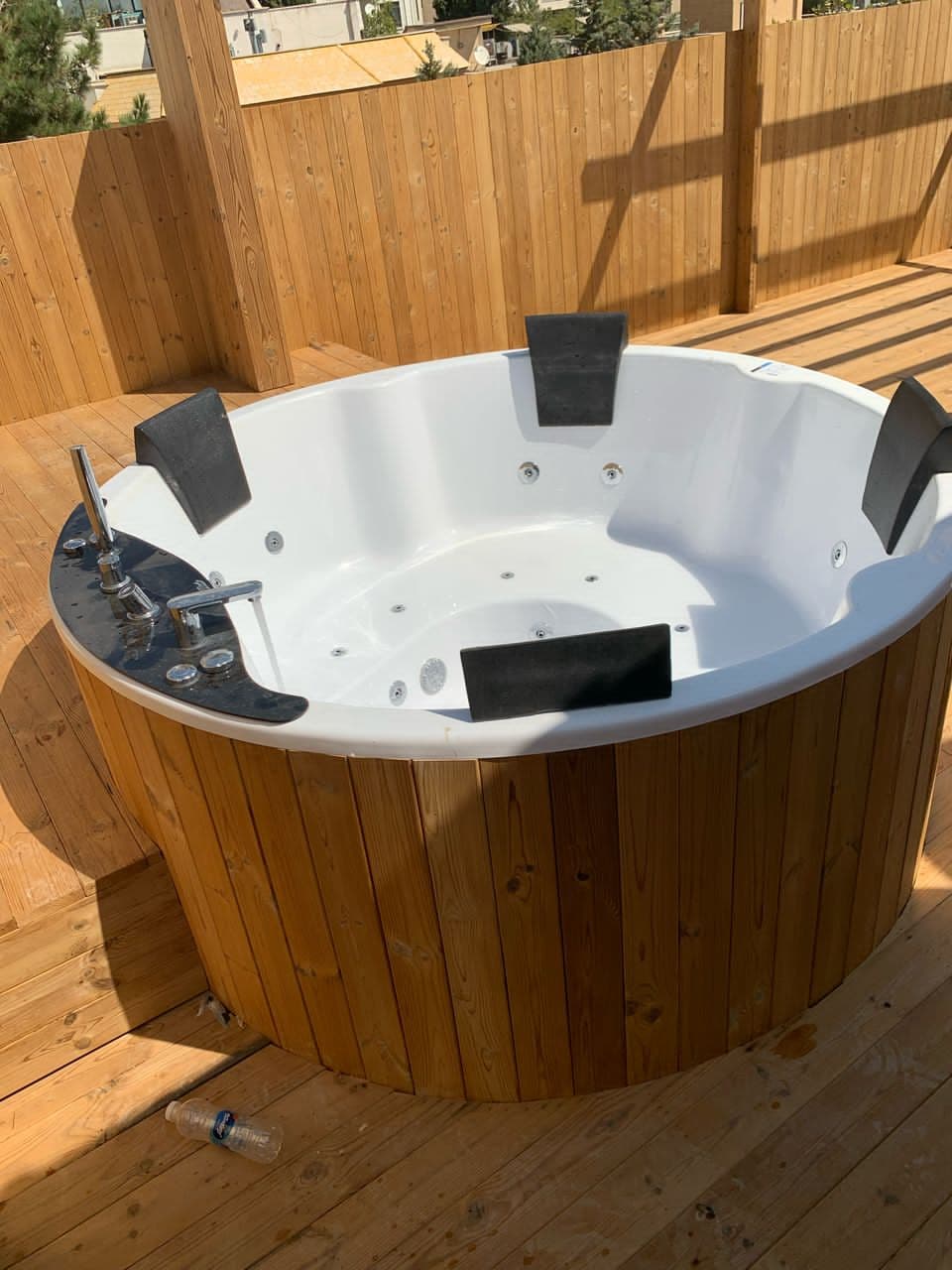 تهیه و اجرای چوب ترموود و روفگاردن آفیس نمای امید در تهران