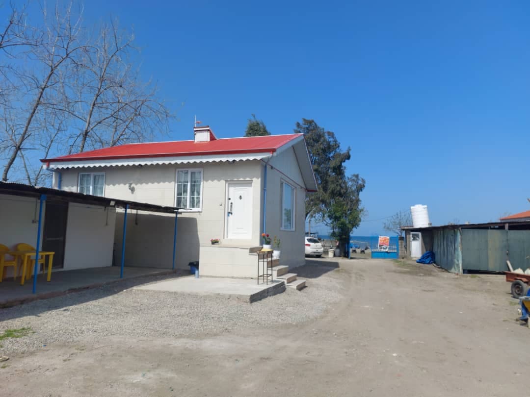 اجاره ویلای دوخوابه نوساز ساحلی بمدیریت آقای قربانی در بندر انزلی