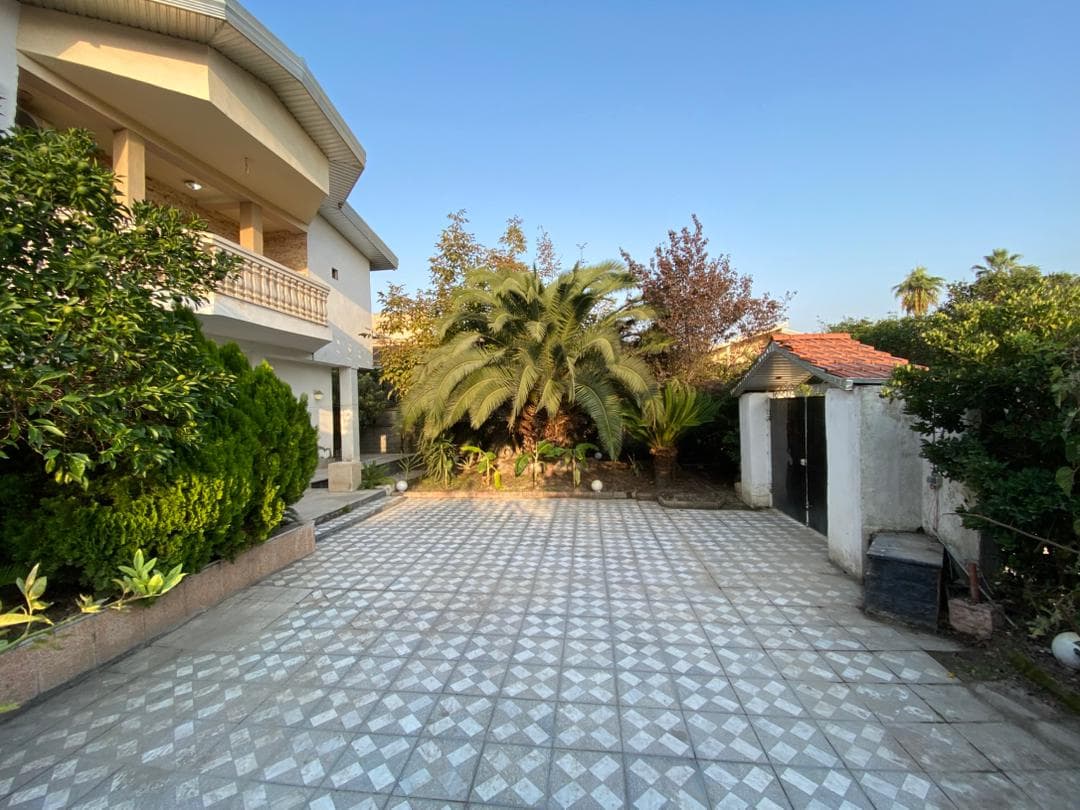 اجاره ویلای سه خوابه استخردار ساحلی بمدیریت آقای بابایی در سرخرود
