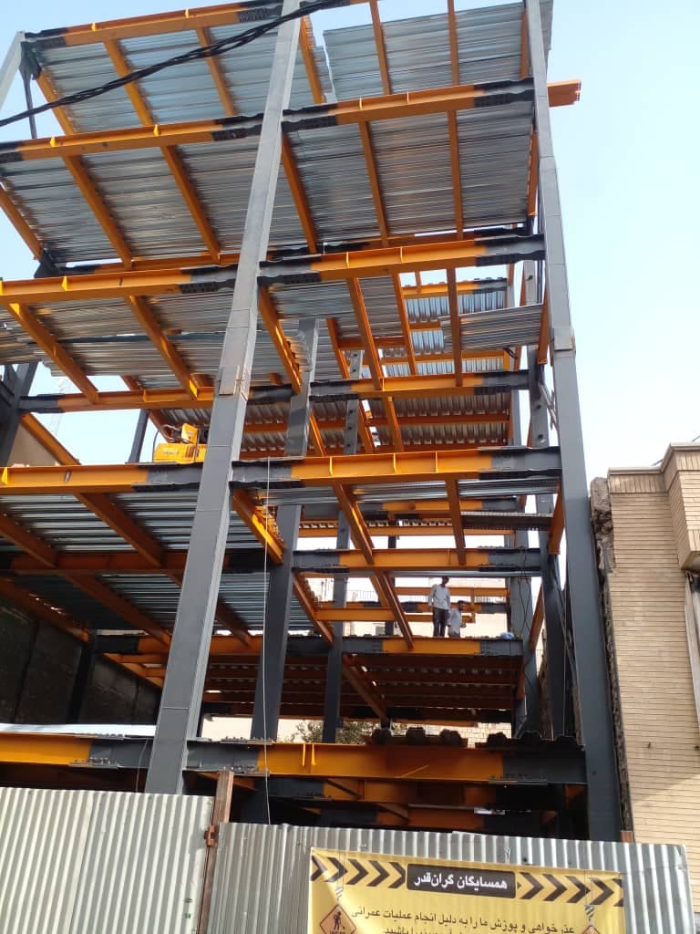 ساخت و نصب سازه سوله و استراکچر فلزی اهرام سوله سپاهان در اصفهان