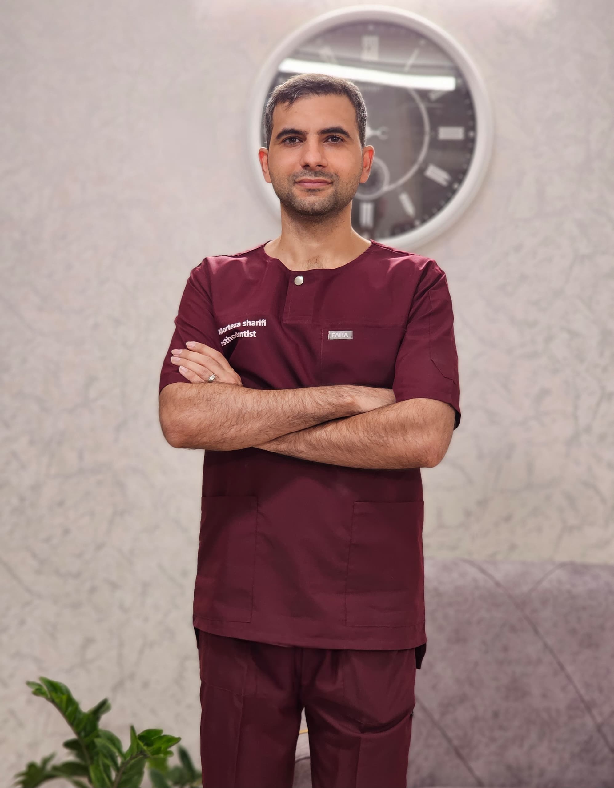 مطب دندانپزشکی تخصصی دکتر مرتضی شریفی در اصفهان