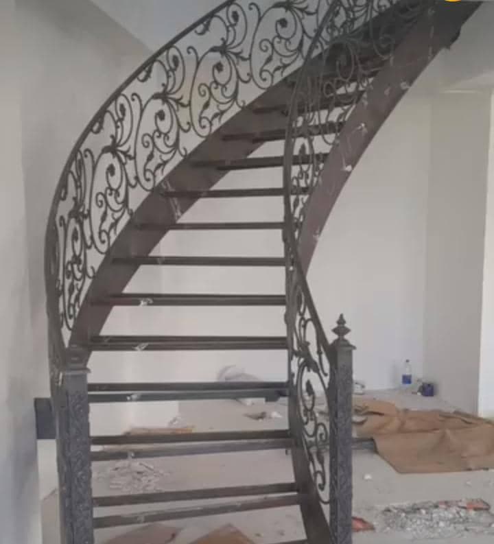 طراحی و اجرا تخصصی پله گردون غفاری در بروجرد