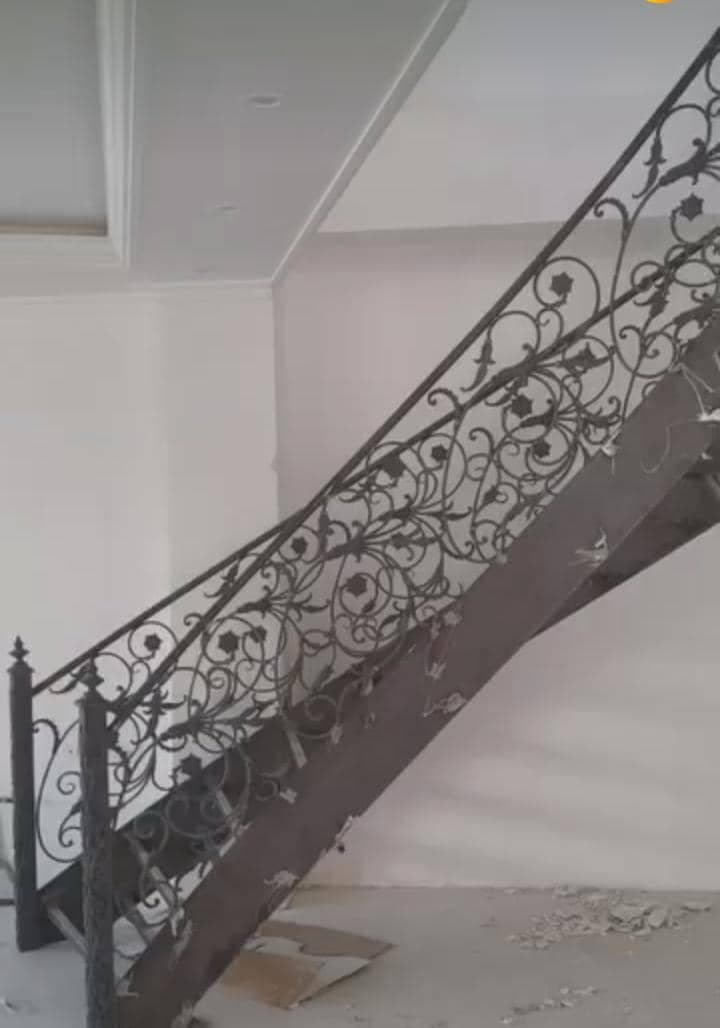 طراحی و اجرا تخصصی پله گردون غفاری در بروجرد