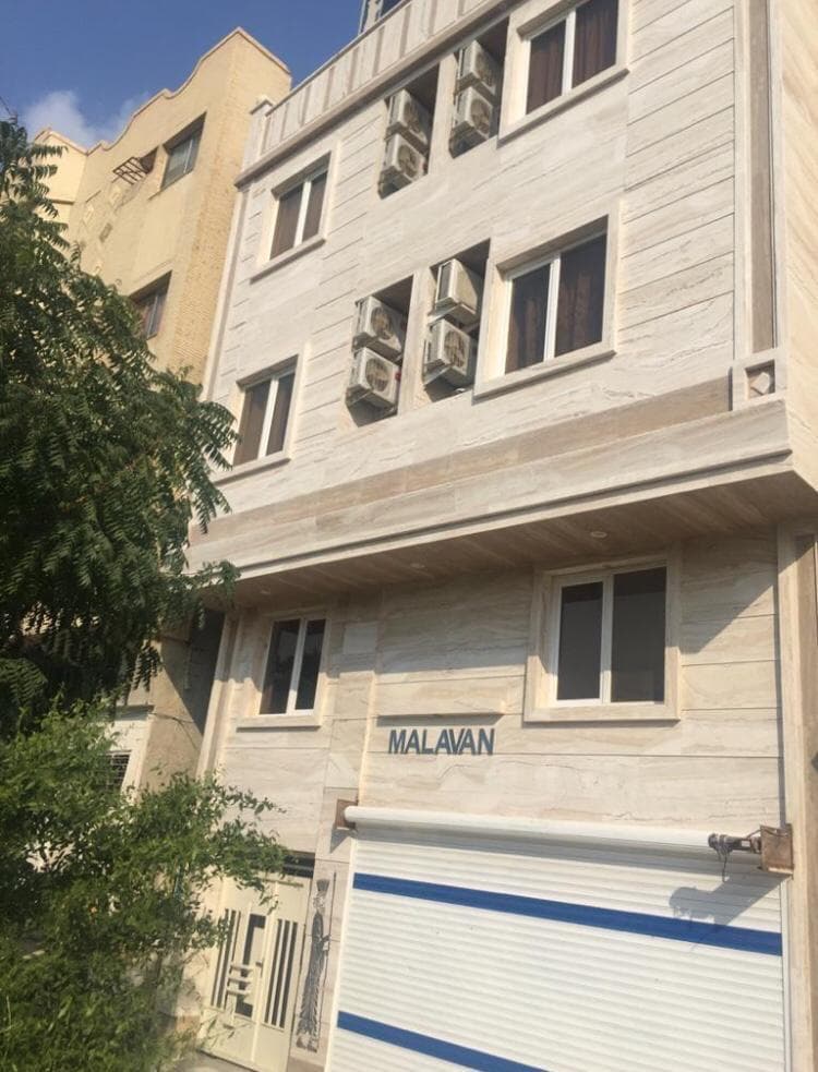 اجاره واحد آپارتمان تک خواب مرکز شهر بمدیریت یوسفیان فر در قشم