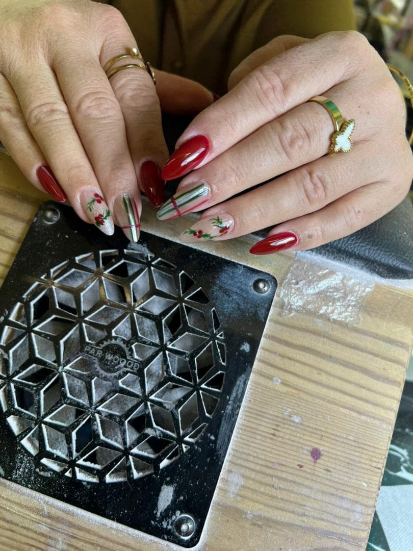 آموزشگاه تخصصی کاشت ناخن میترا پورمهدی در سیرجان