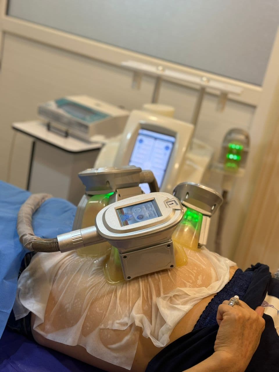 مرکز تخصصی لاغری موضعی دکتر لیلا صلاحی در همدان