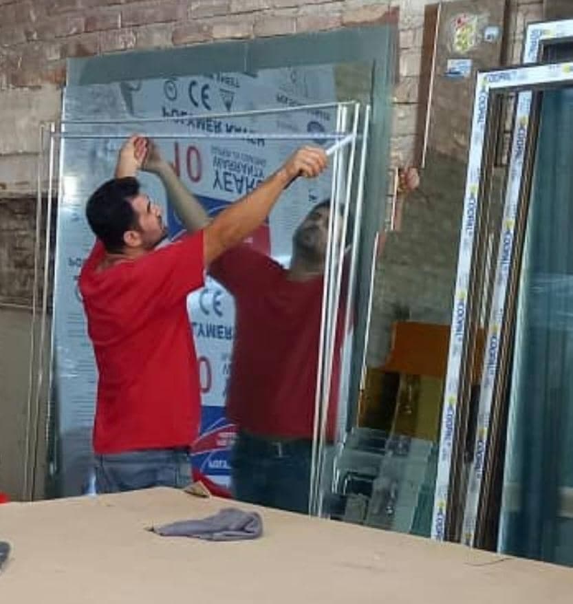 کارگاه تولیدی شیشه دوجداره و سکوریت صالحی در بوکان