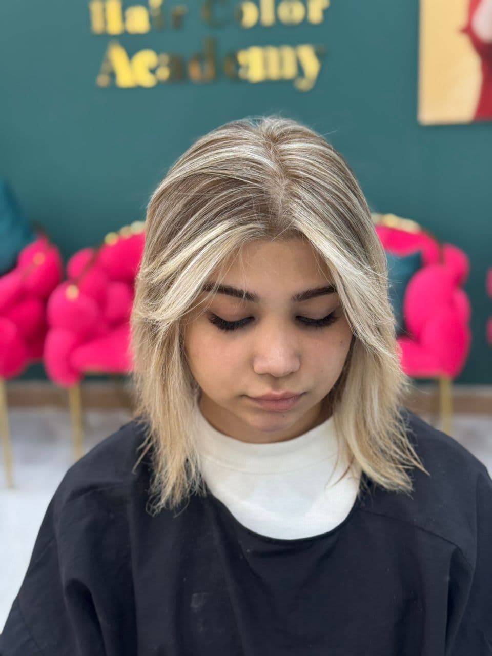 آموزشگاه و سالن تخصصی رنگ مو سحر برزگر پاشا در آمل