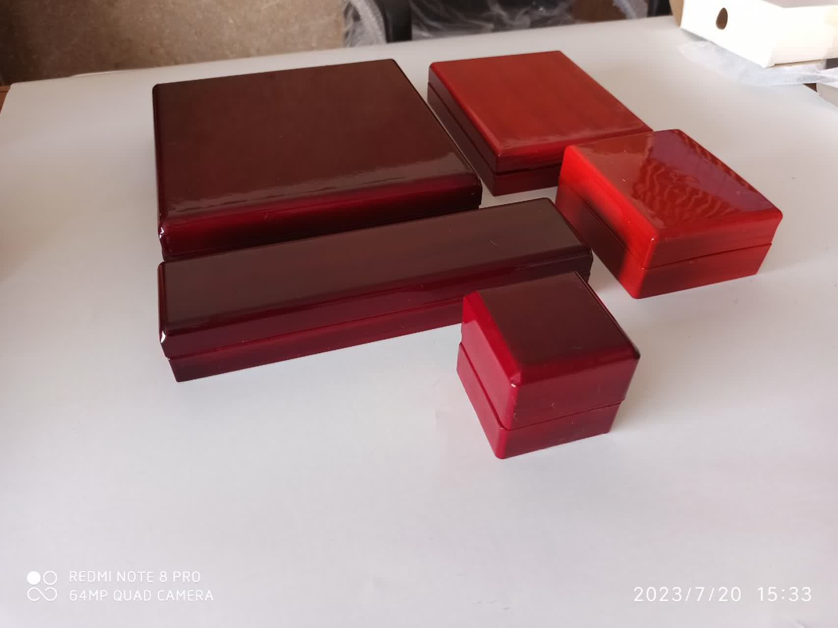 تولید و فروش جعبه کادویی و هاردباکس لطفی در سنندج