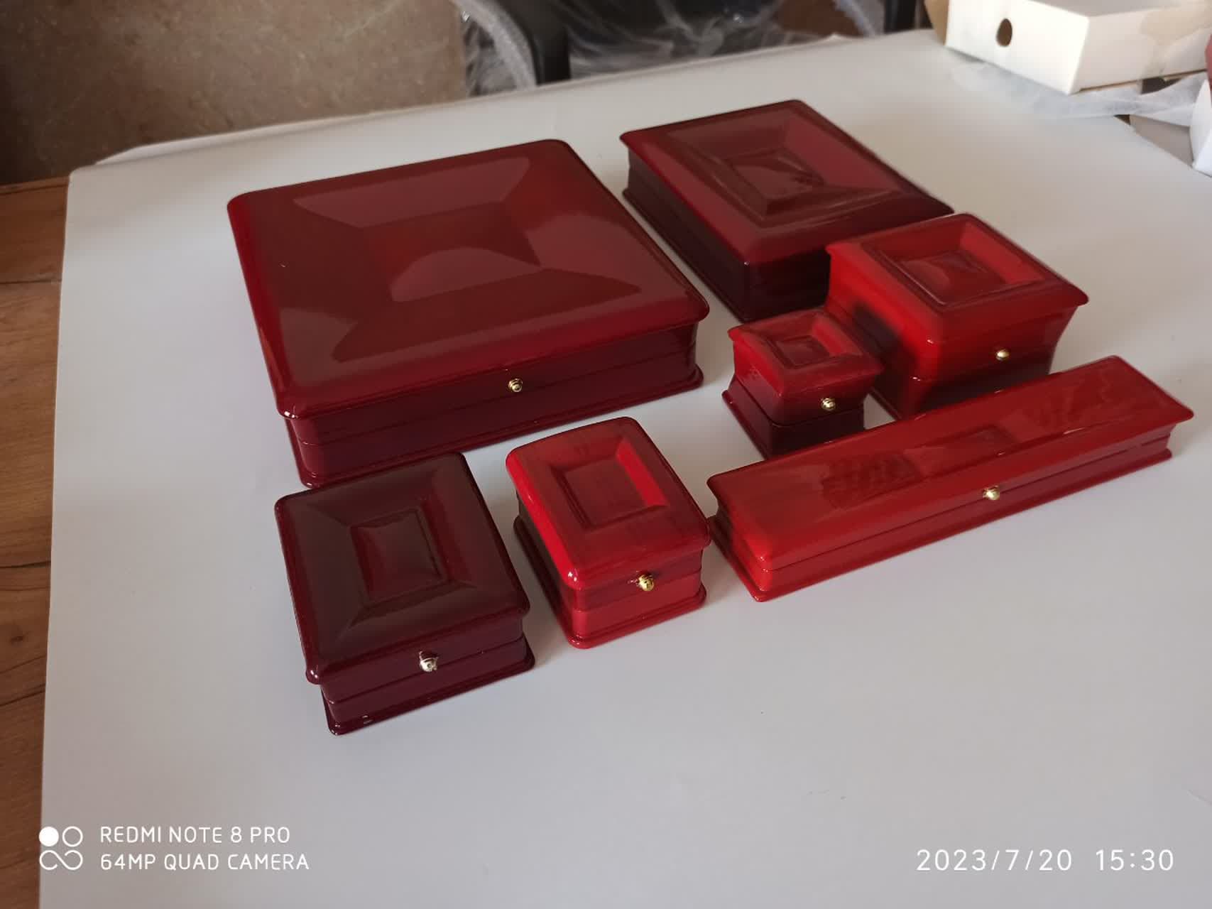 تولید و فروش جعبه کادویی و هاردباکس لطفی در سنندج