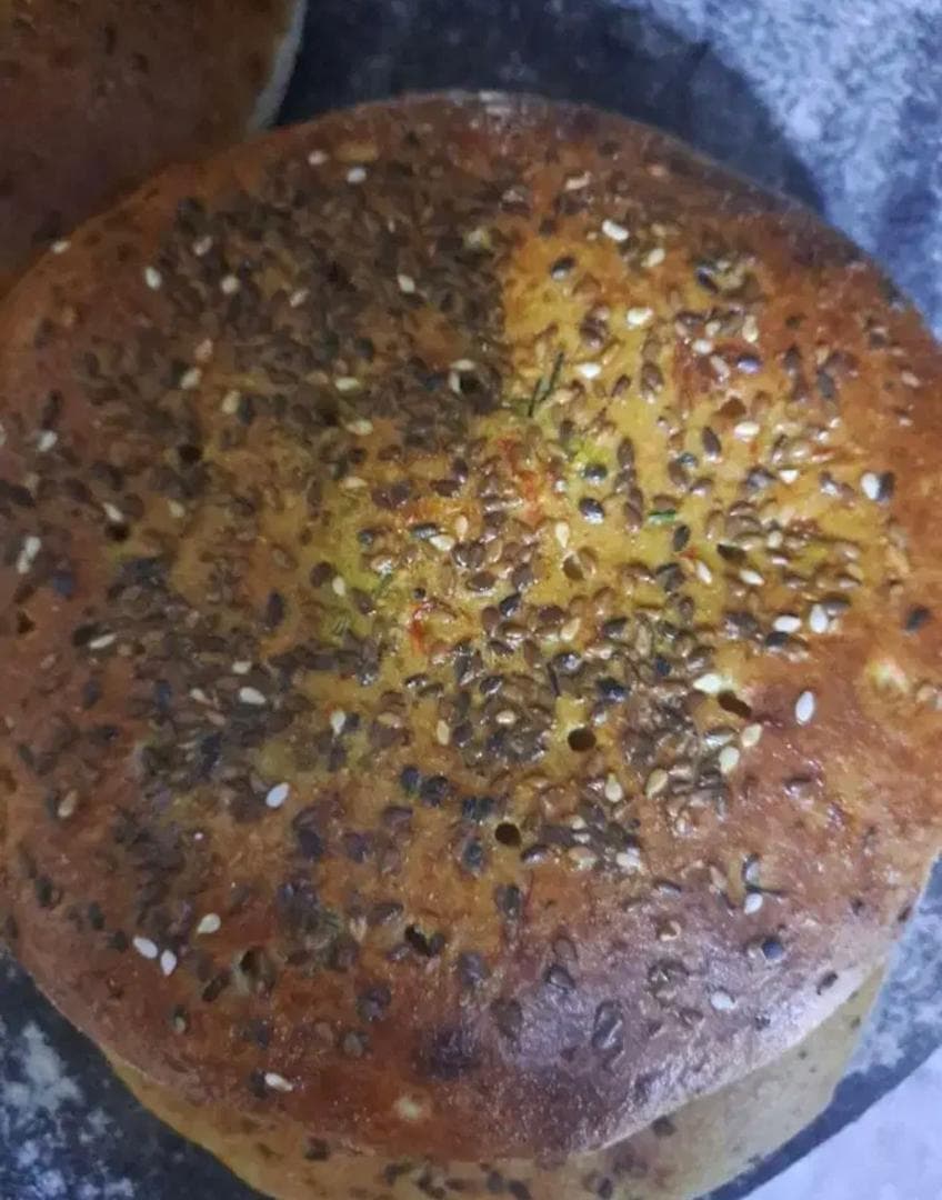 تولید و پخش شیرینی سنتی کاکولی و شیرمال محلی نوروزی در اصفهان