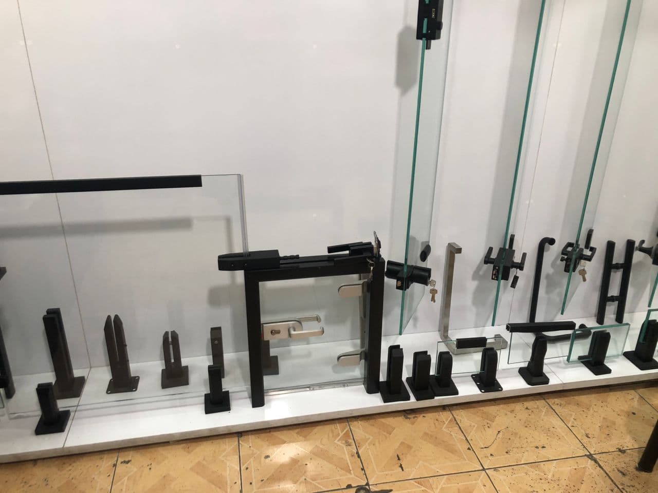 خدمات شیشه سکوریت و پنجره دوجداره یزدان در پرند