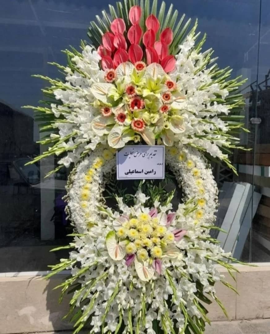 فروش تاج گل مراسم افتتاحیه و ترحیم تاجیک در بازار گل محلاتی تهران