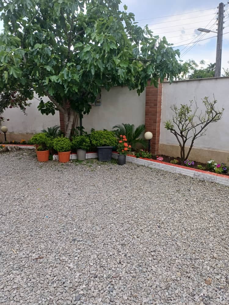 اجاره ویلا باغ استخردار دوخوابه آقای عشورنژاد در میدان شهید رجایی رامسر