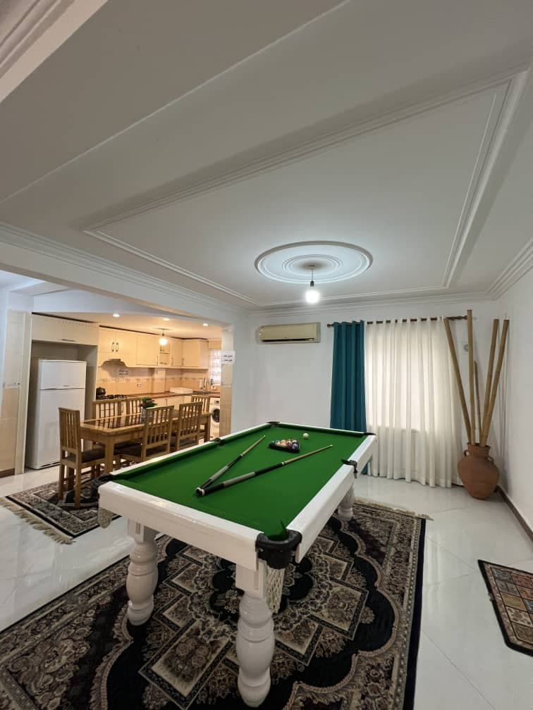 اجاره ویلا باغ استخردار دوخوابه آقای عشورنژاد در میدان شهید رجایی رامسر