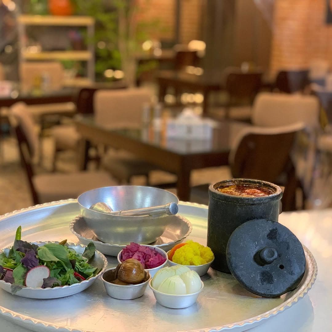 رستوران بیرون بر اعیان در قدوسی غربی شیراز