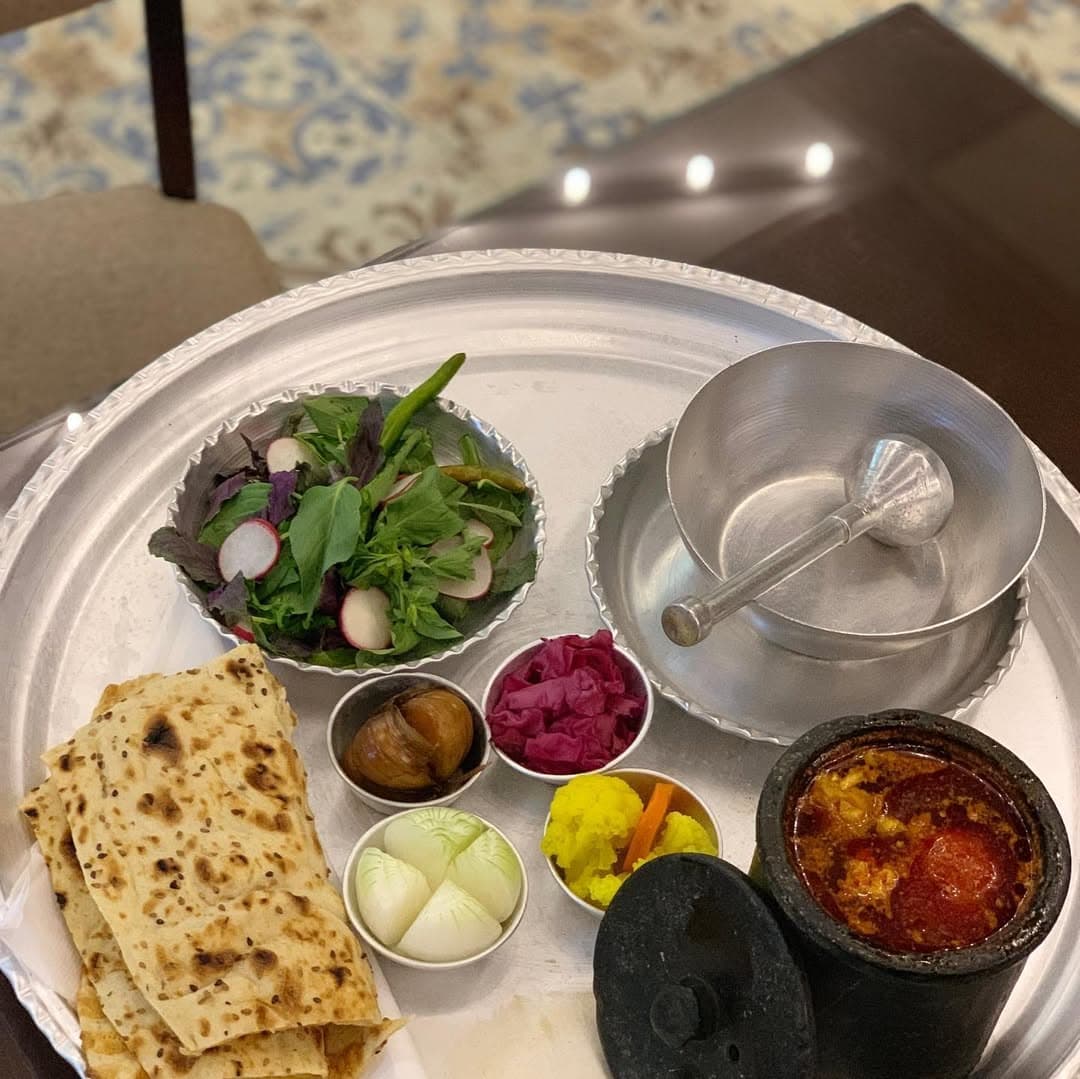 رستوران بیرون بر اعیان در قدوسی غربی شیراز