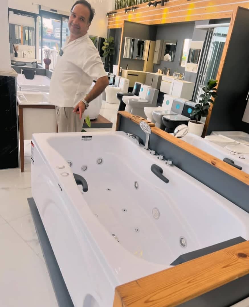 فروش وان و جکوزی آقای جکوزی به مدیریت کاظمی در سرخرود