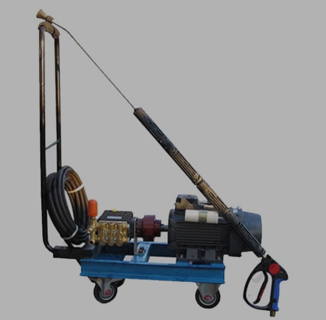 فروش ادوات کشاورزی و صنعتی آب و صنعت نجاری در شیراز