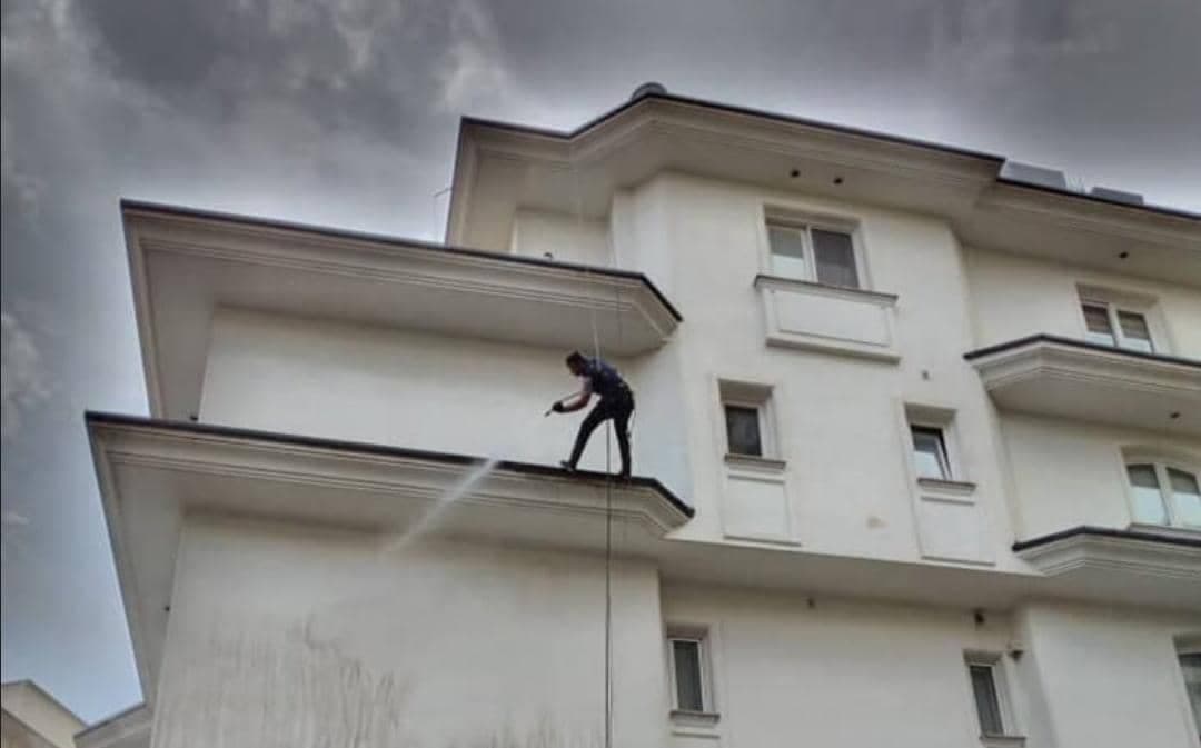 شستشوی نما و کفسابی آریانا در یزد