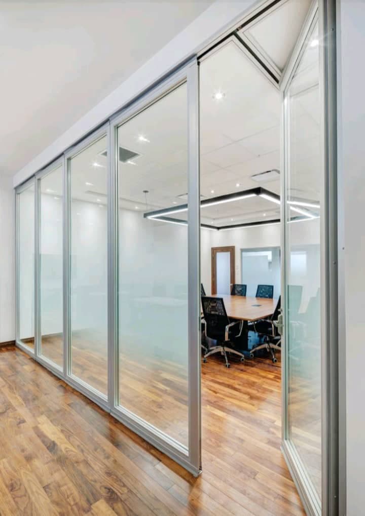 درب شیشه ای و کرکره برقی آذین جام در ارومیه