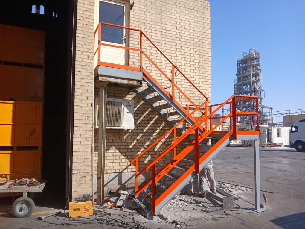 مونتاژکاری سازه فلزی سایبان و آلاچیق حمیدی در بندرماهشهر