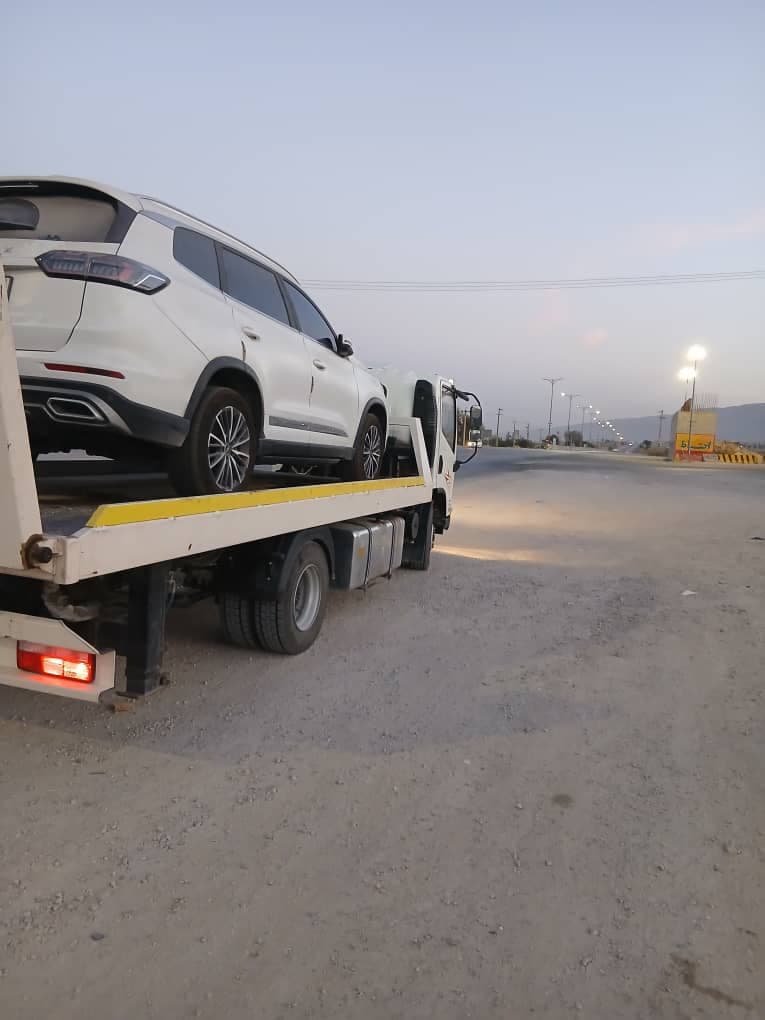 حمل خودرو شبانه روزی منصوری نژاد درگوری در جاده بندر خمیر به بندرعباس