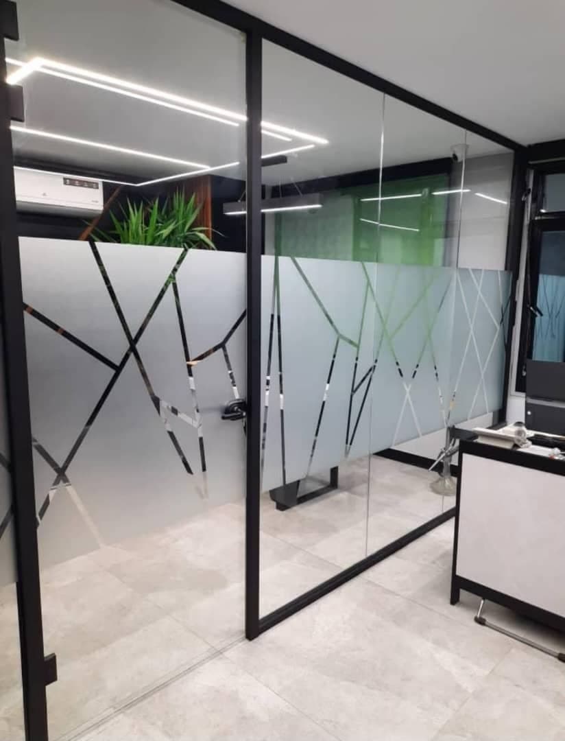 فروش و نصب شیشه سکوریت یزدان درب در شیراز