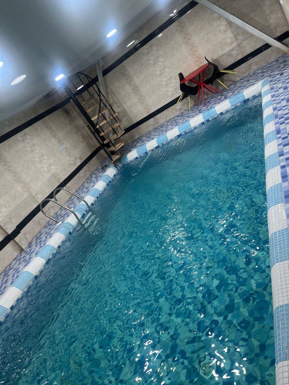 اجاره روزانه ویلا استخردار رو به دریا رضوانی در ساحل بابلسر