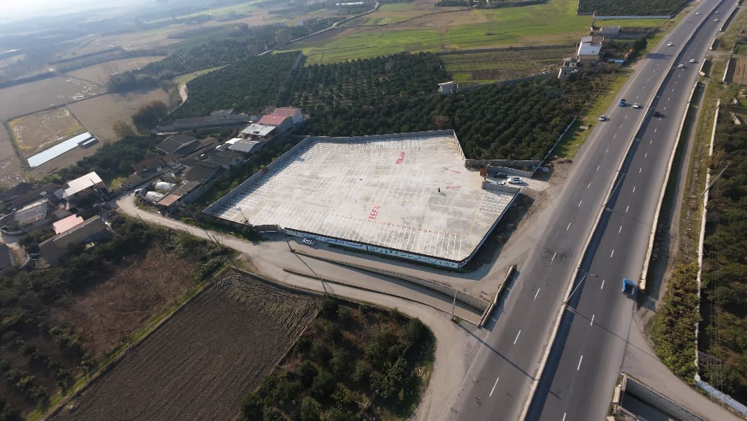 اجرای کفپوش صنعتی با ماله پروانه گروه پیمانکاری ثقفی در یزد