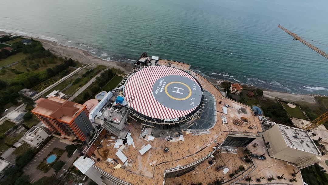 اجرای کفپوش صنعتی با ماله پروانه گروه پیمانکاری ثقفی در یزد